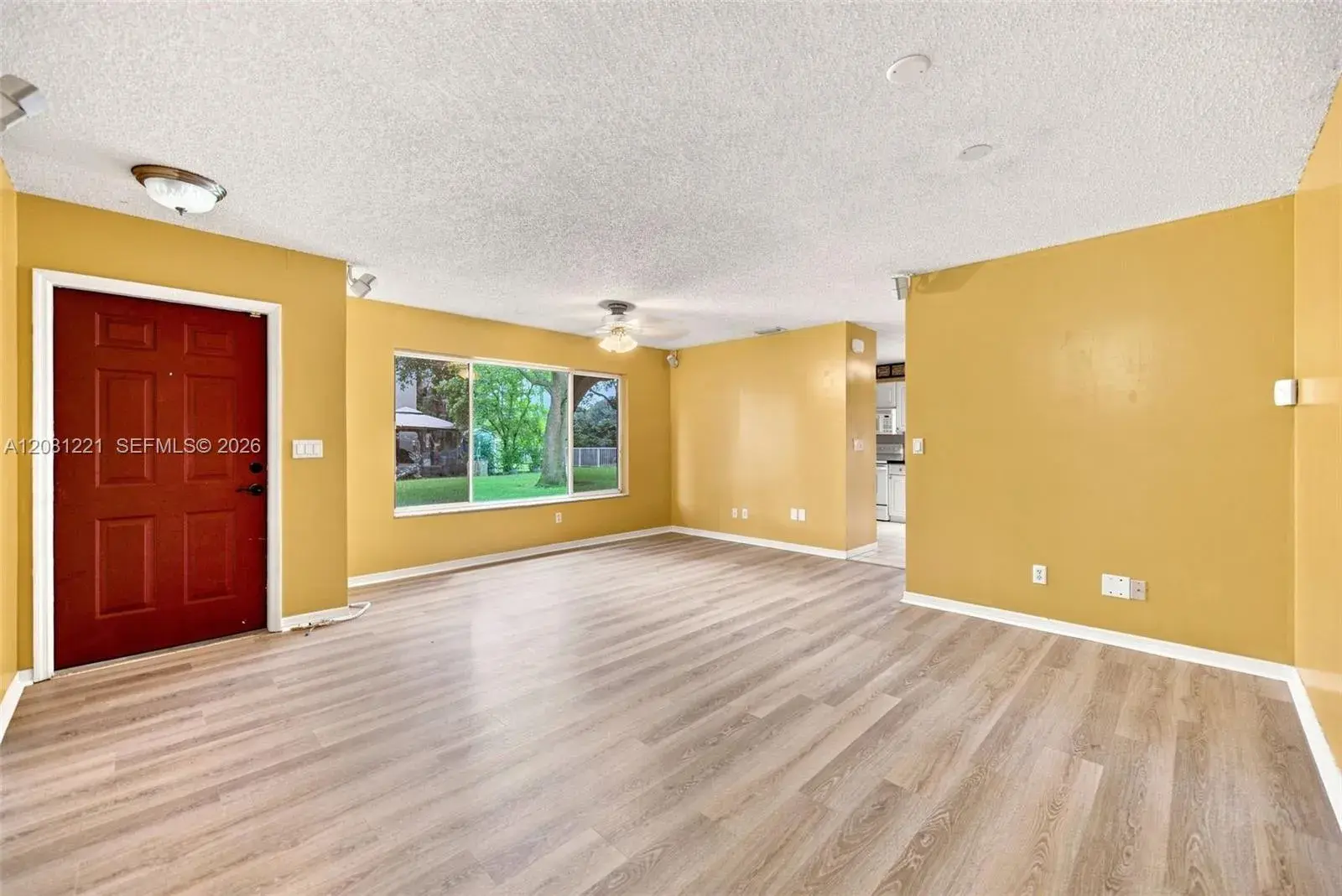 1533 W Harmony Lake Cir, Davie FL 33324