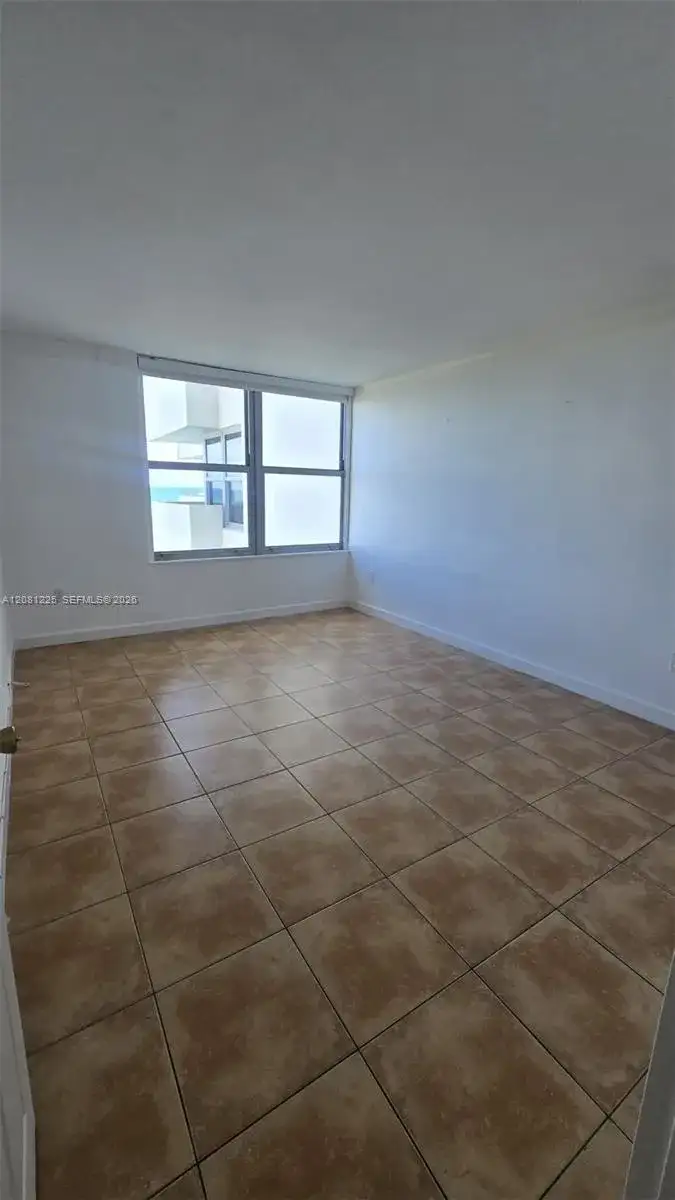 2899 Collins Ave # 1005, Miami Beach FL 33140 photo 2