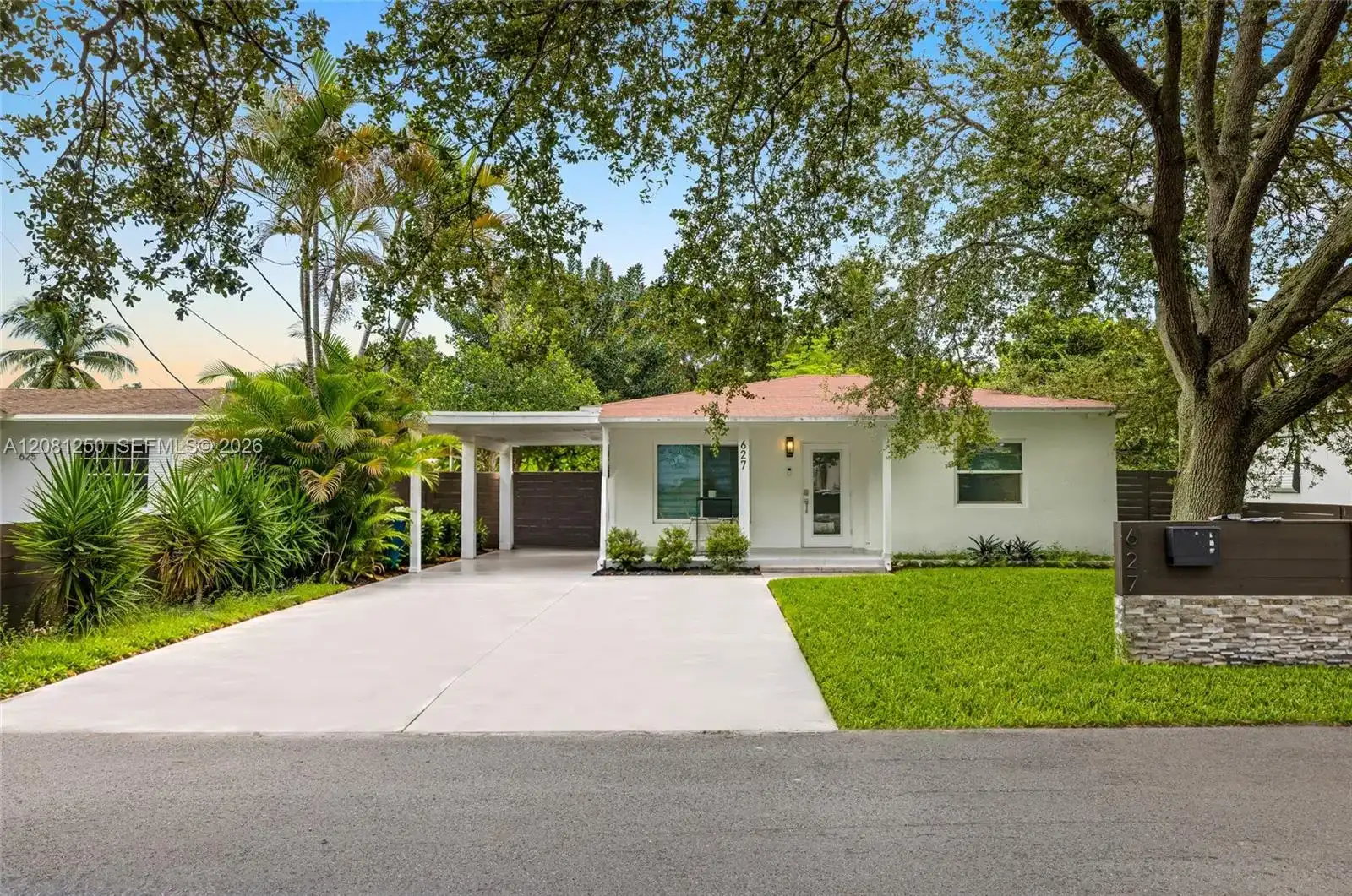 627 SW 7th Ave, Hallandale Beach FL 33009