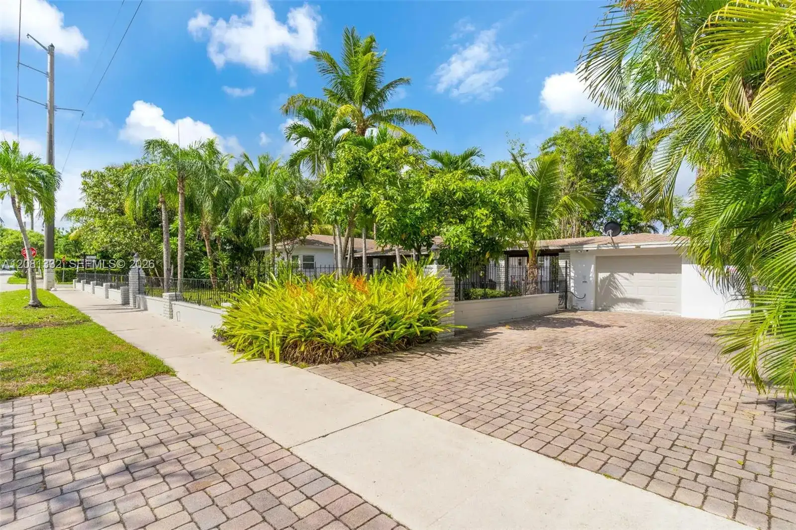 2407 Washington St, Hollywood FL 33020 photo 2
