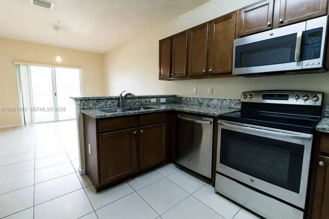 8800 NW 97th Ave # 208, Doral FL 33178