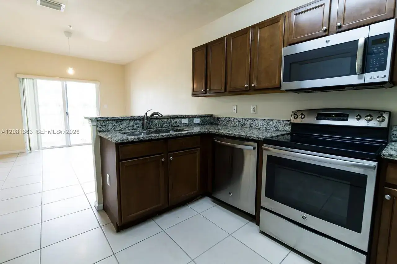 8800 NW 97th Ave # 208, Doral FL 33178