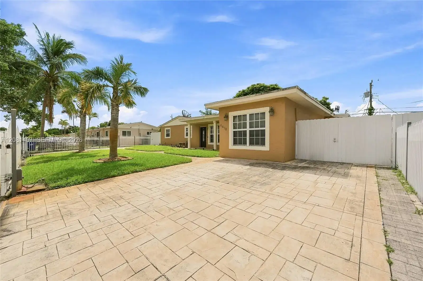 4470 NW 171st Ter, Miami Gardens FL 33055 photo 2