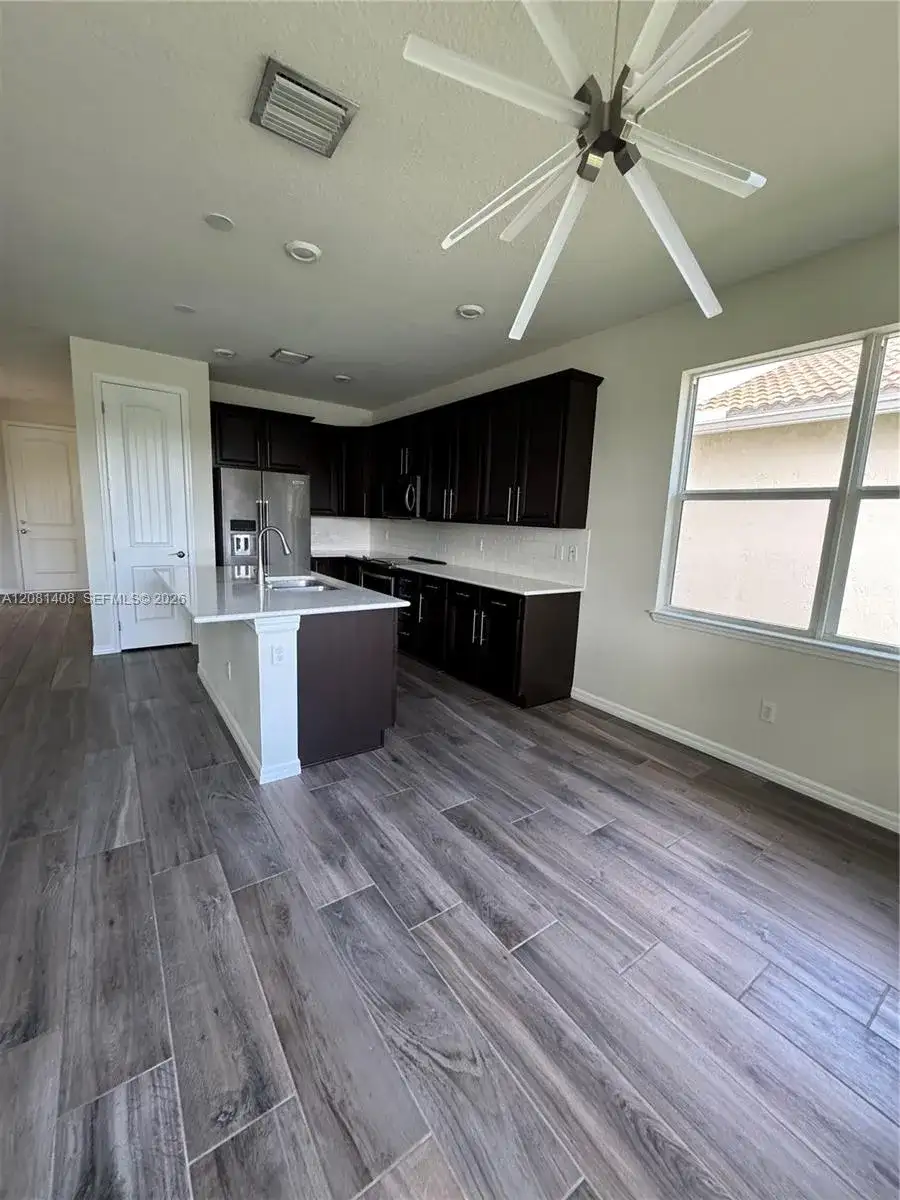 4729 Greenway Dr, Hollywood FL 33021 photo 4