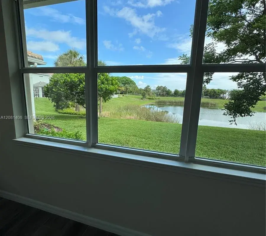4729 Greenway Dr, Hollywood FL 33021