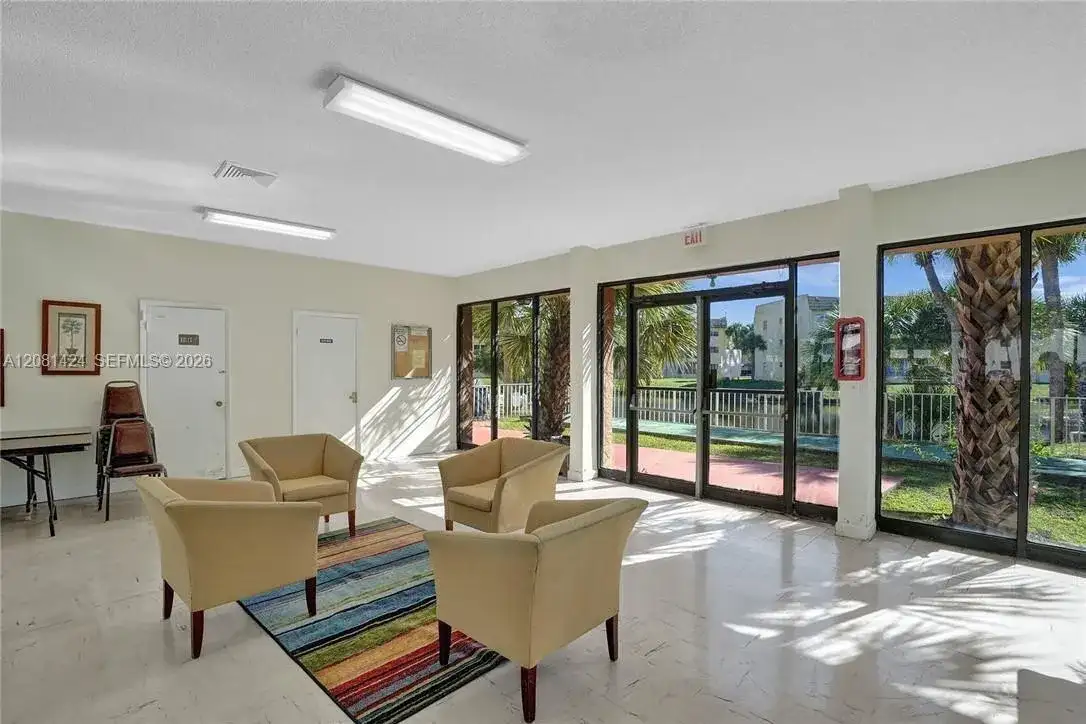 8325 Sunrise Lakes Blvd # 212, Sunrise FL 33322 photo 2