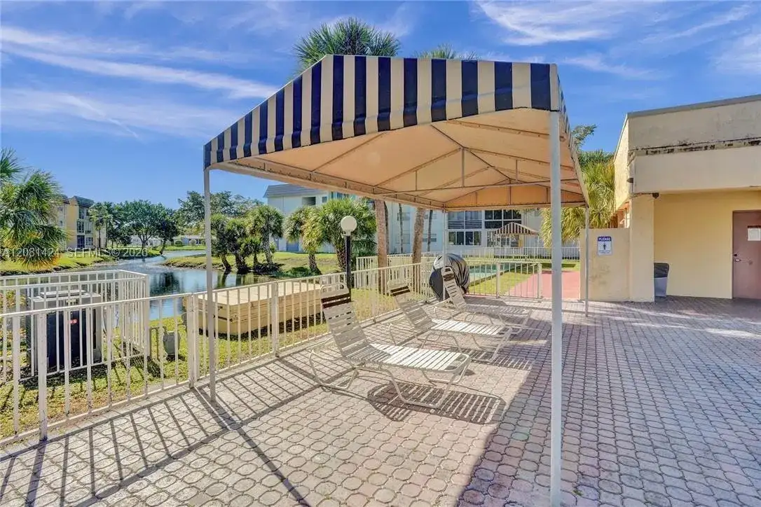 8325 Sunrise Lakes Blvd # 212, Sunrise FL 33322 photo 5