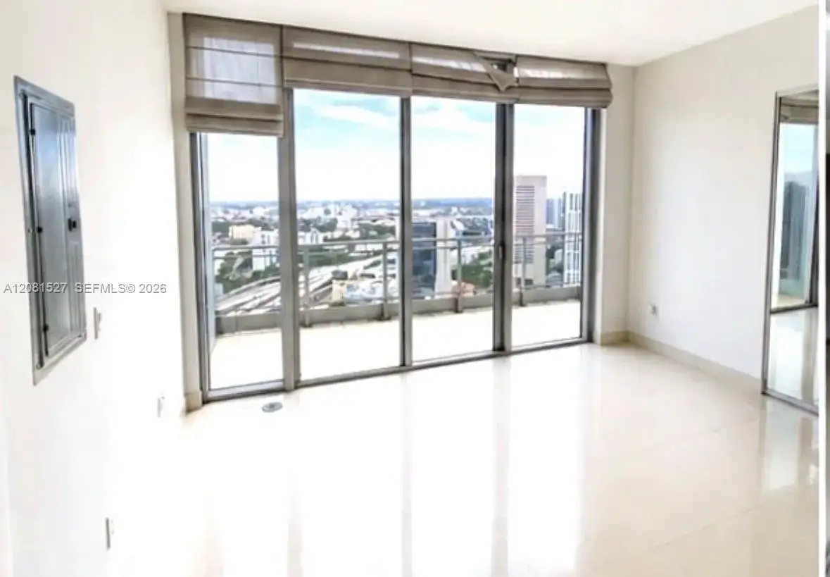 90 SW 3rd St, Miami FL 33130 photo 3