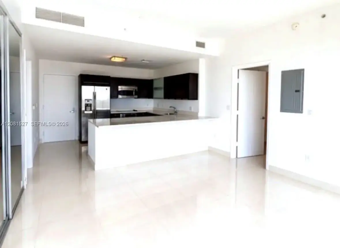 90 SW 3rd St, Miami FL 33130 photo 4