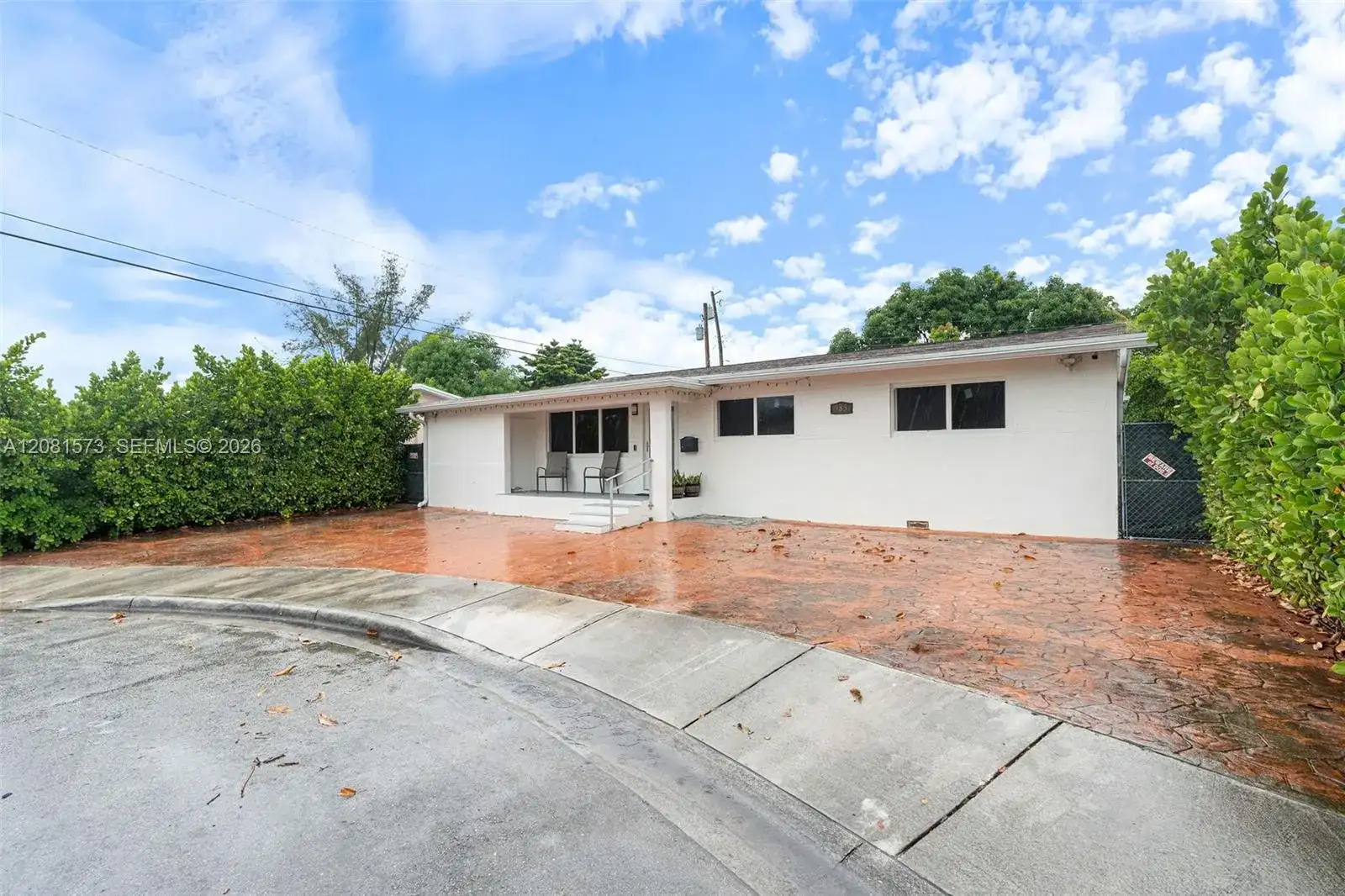 985 SE 2nd Pl, Hialeah FL 33010 photo 2