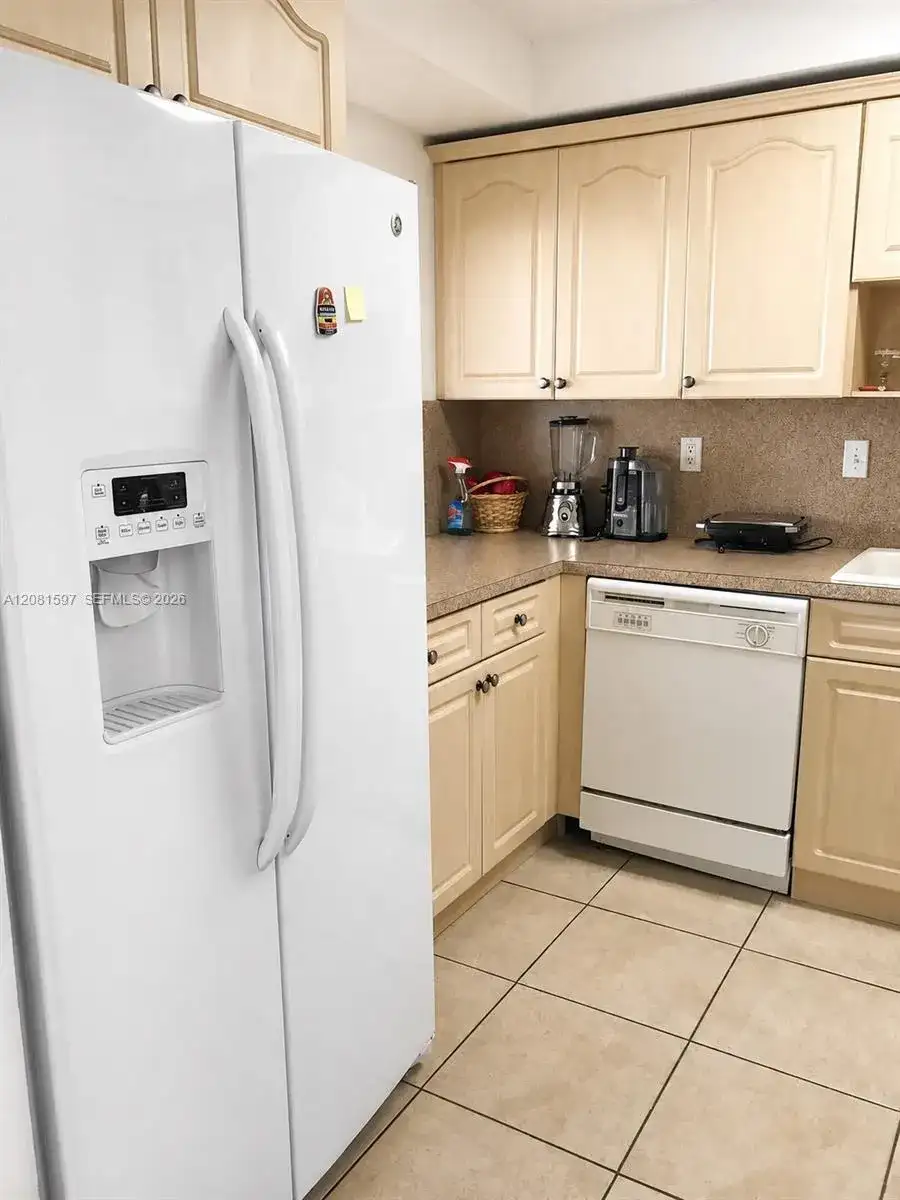 10090 NW 80th Ct # 1561, Hialeah Gardens FL 33016 photo 2