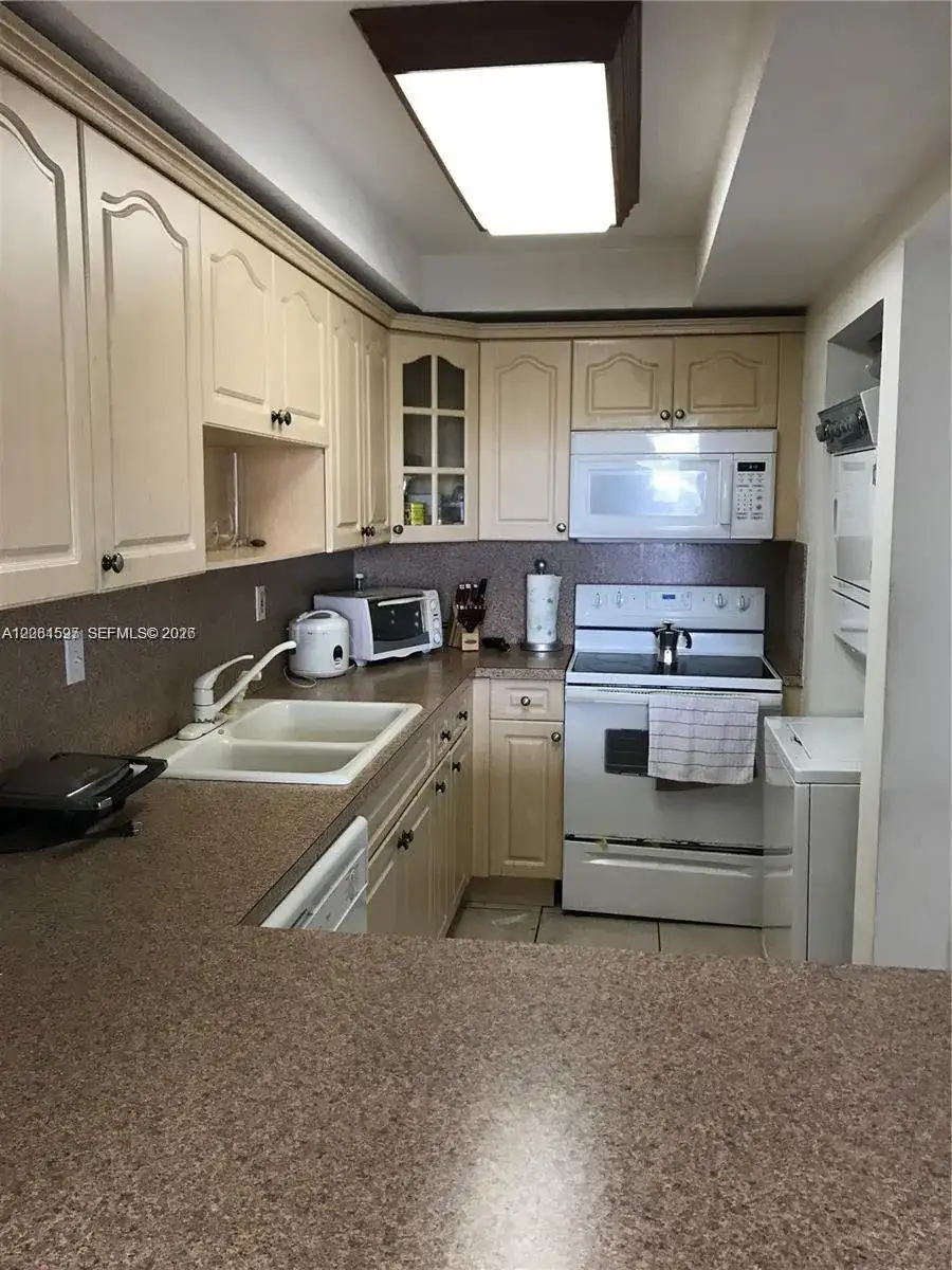 10090 NW 80th Ct # 1561, Hialeah Gardens FL 33016 photo 3