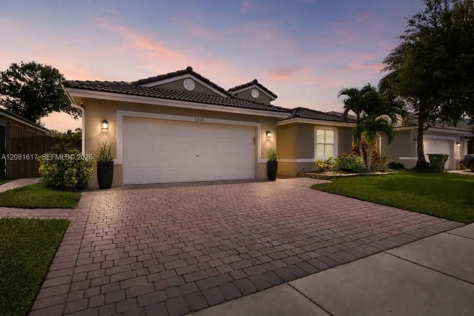 1521 SW 194th Ter, Pembroke Pines FL 33029