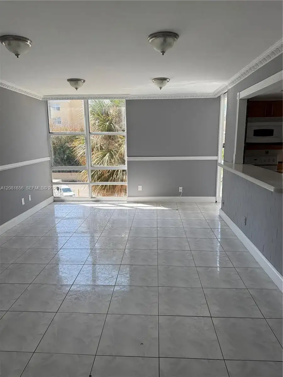 210 172 ST # 326, Sunny Isles Beach FL 33160 photo 2