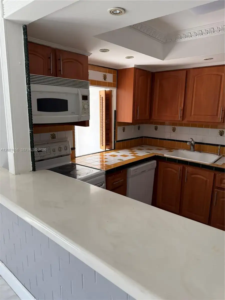 210 172 ST # 326, Sunny Isles Beach FL 33160 photo 4