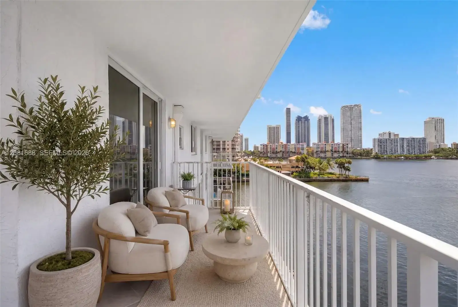 4000 NE 169th St # 607, North Miami Beach FL 33160 photo 2