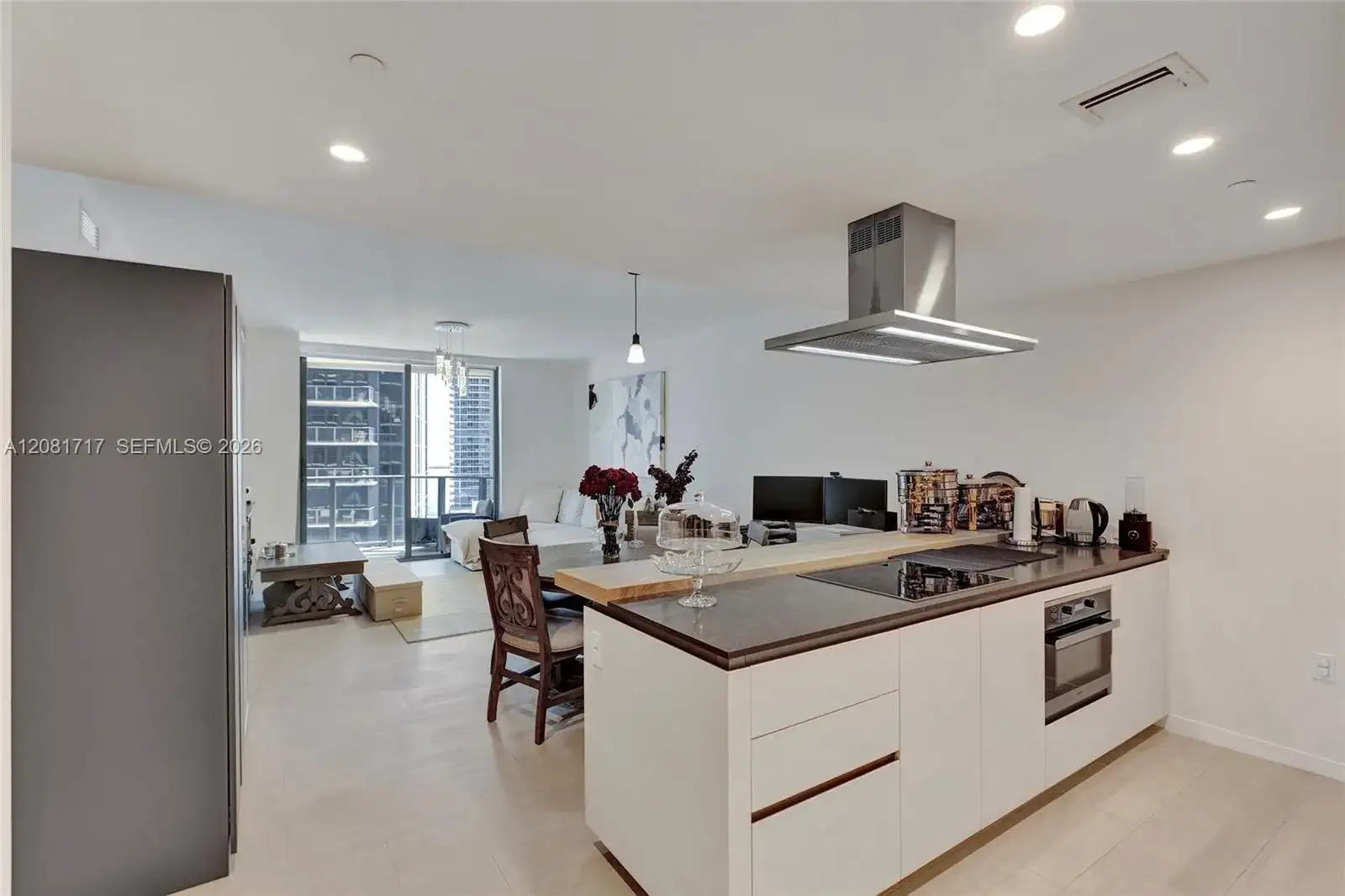 1000 Brickell Plz # 3105, Miami FL 33131 photo 2
