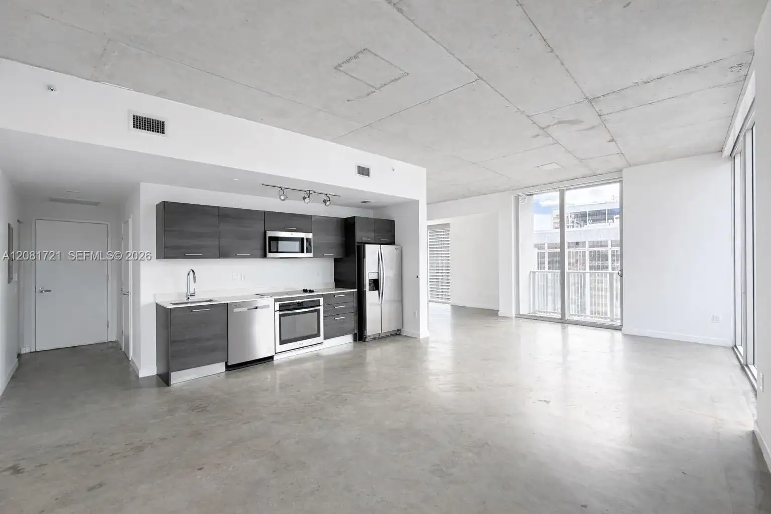 151 SE 1st St # 3001, Miami FL 33131 photo 2
