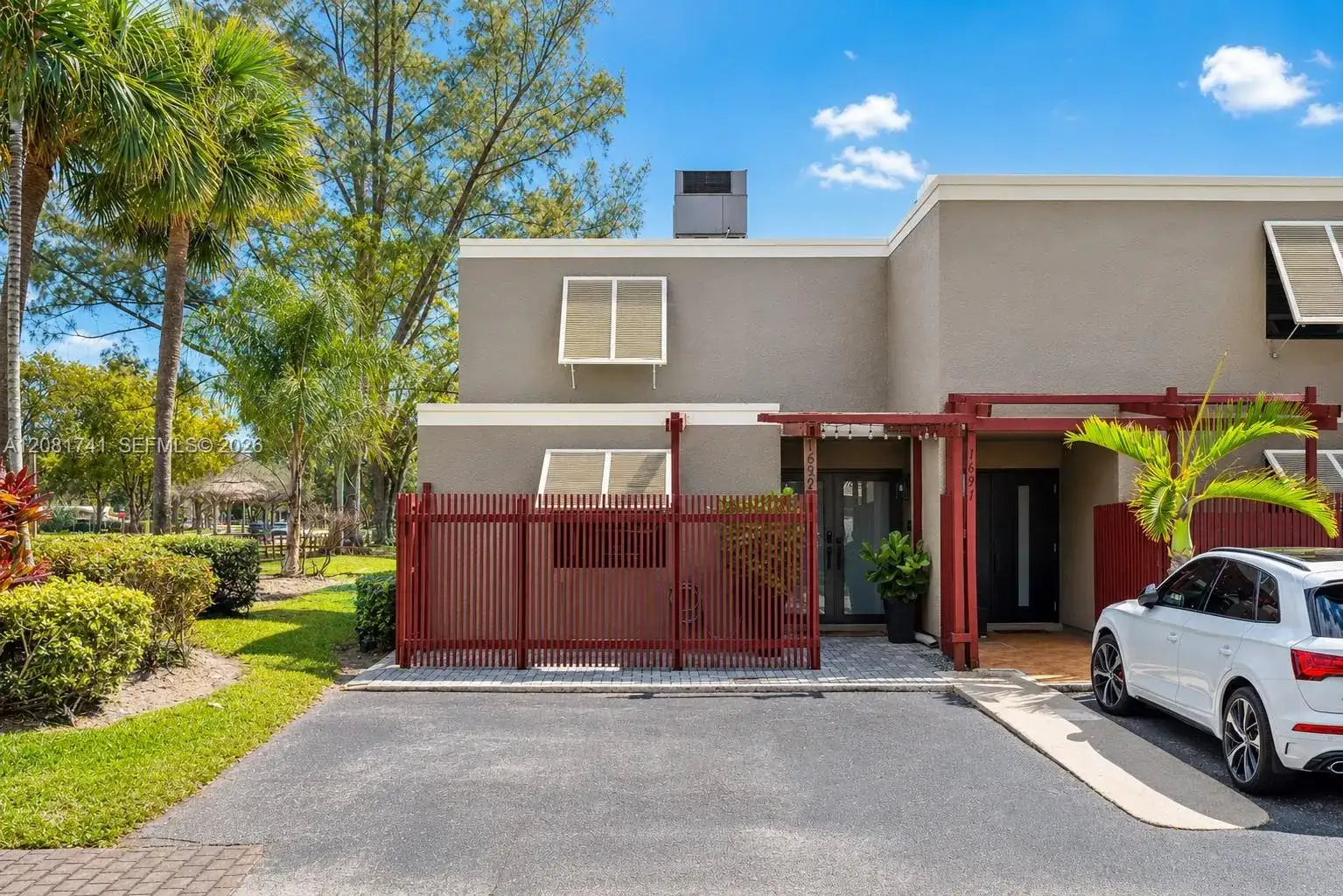 1699 W Fairway Rd, Pembroke Pines FL 33026 photo 2