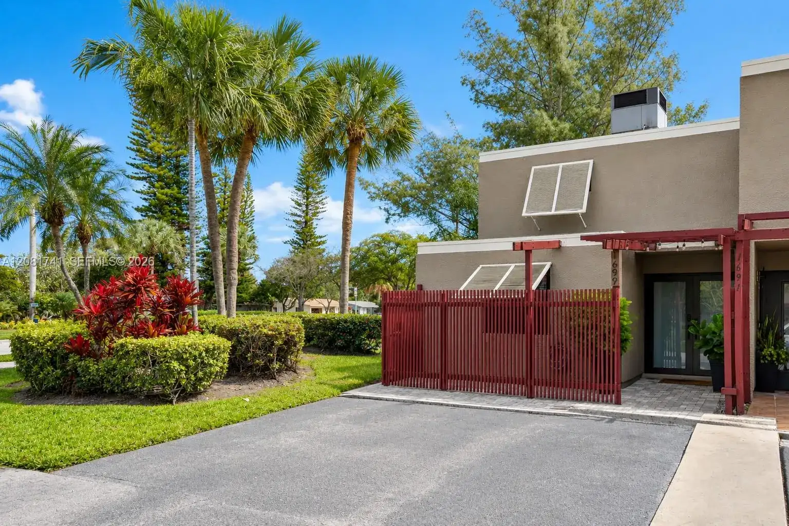 1699 W Fairway Rd, Pembroke Pines FL 33026 photo 3