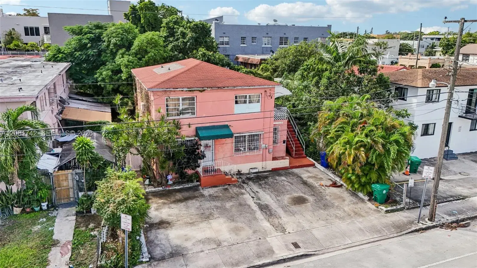 984 SW 6th St, Miami FL 33130