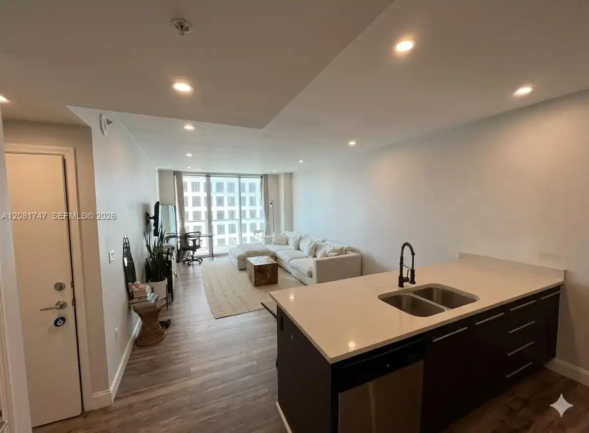 500 Brickell Ave # 2504, Miami FL 33131