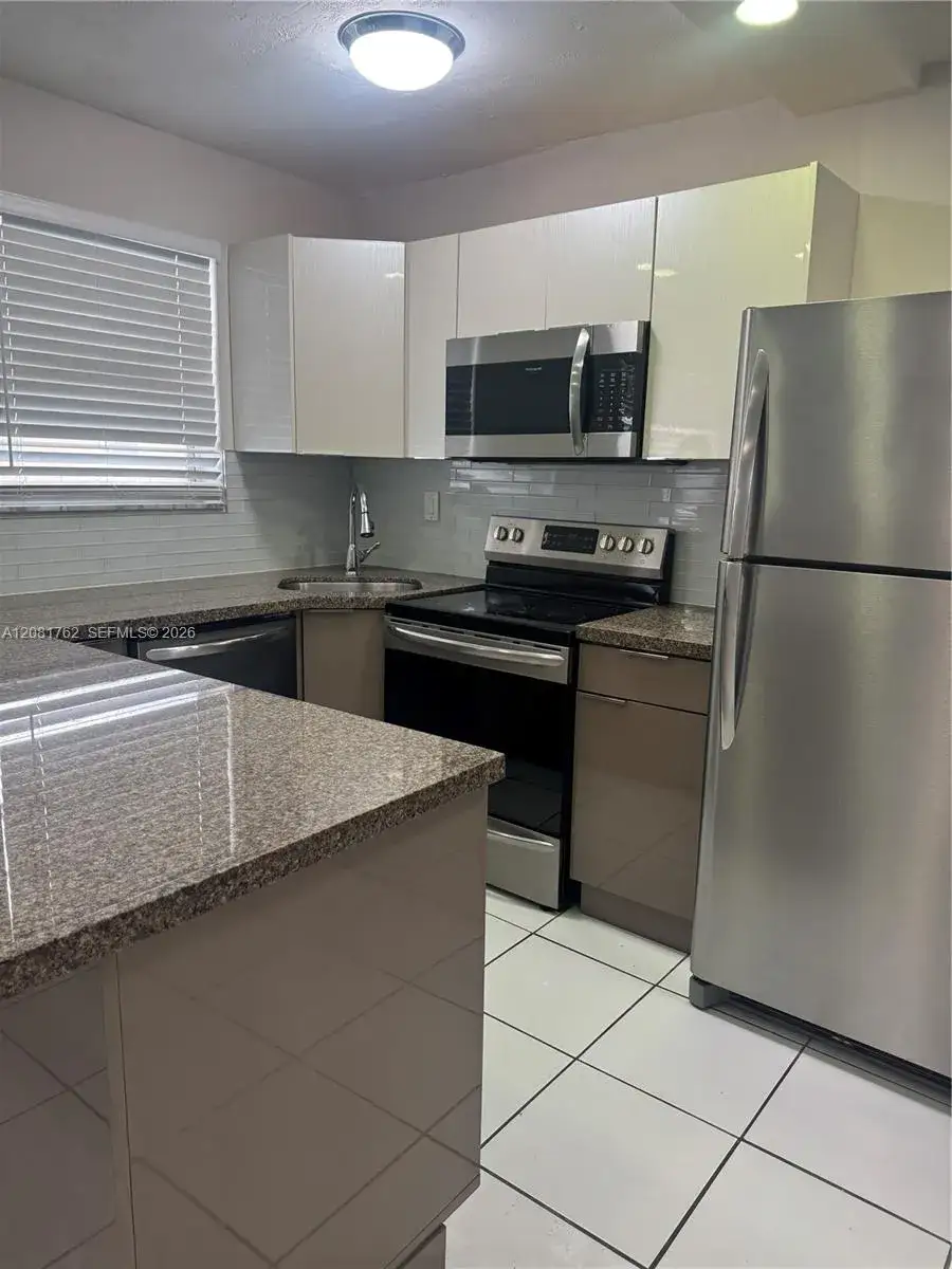 1975 NE 135th St # 3E, North Miami FL 33181