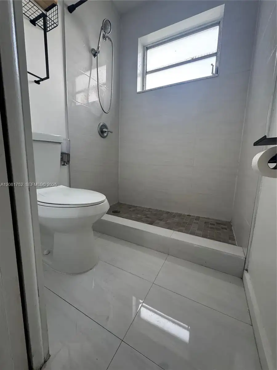 1975 NE 135th St # 3E, North Miami FL 33181 photo 3