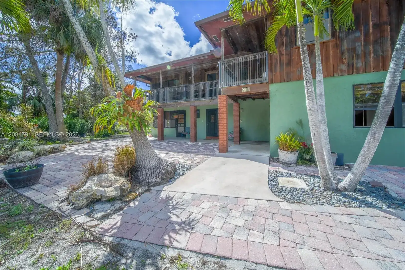 576 Marshall Rd, West Palm Beach FL 33413 photo 3