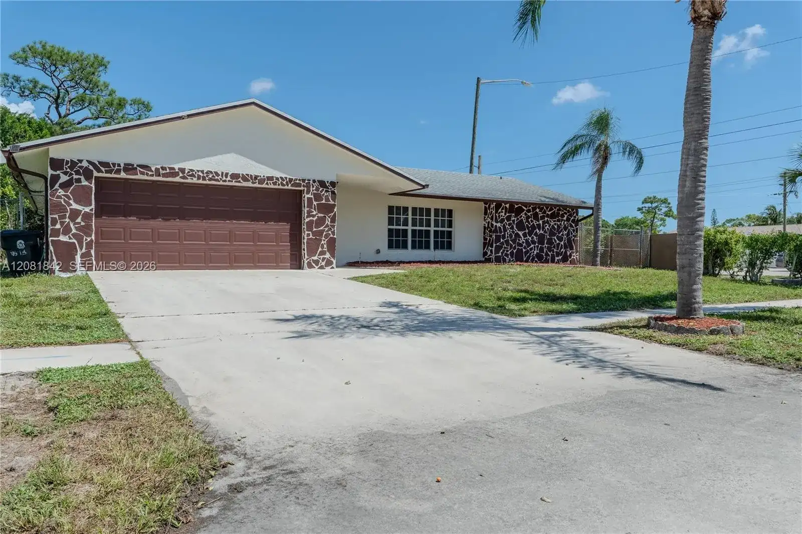 4513 Blue Pine Cir, Lake Worth FL 33463 photo 3