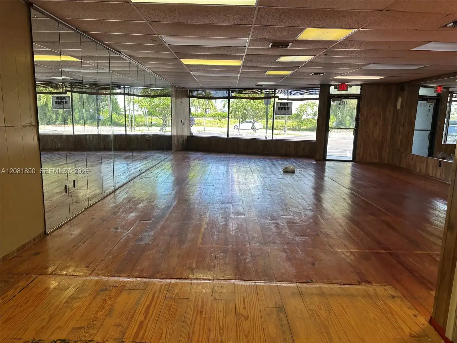 17122 W Dixie Hwy, North Miami Beach FL 33160 photo 2