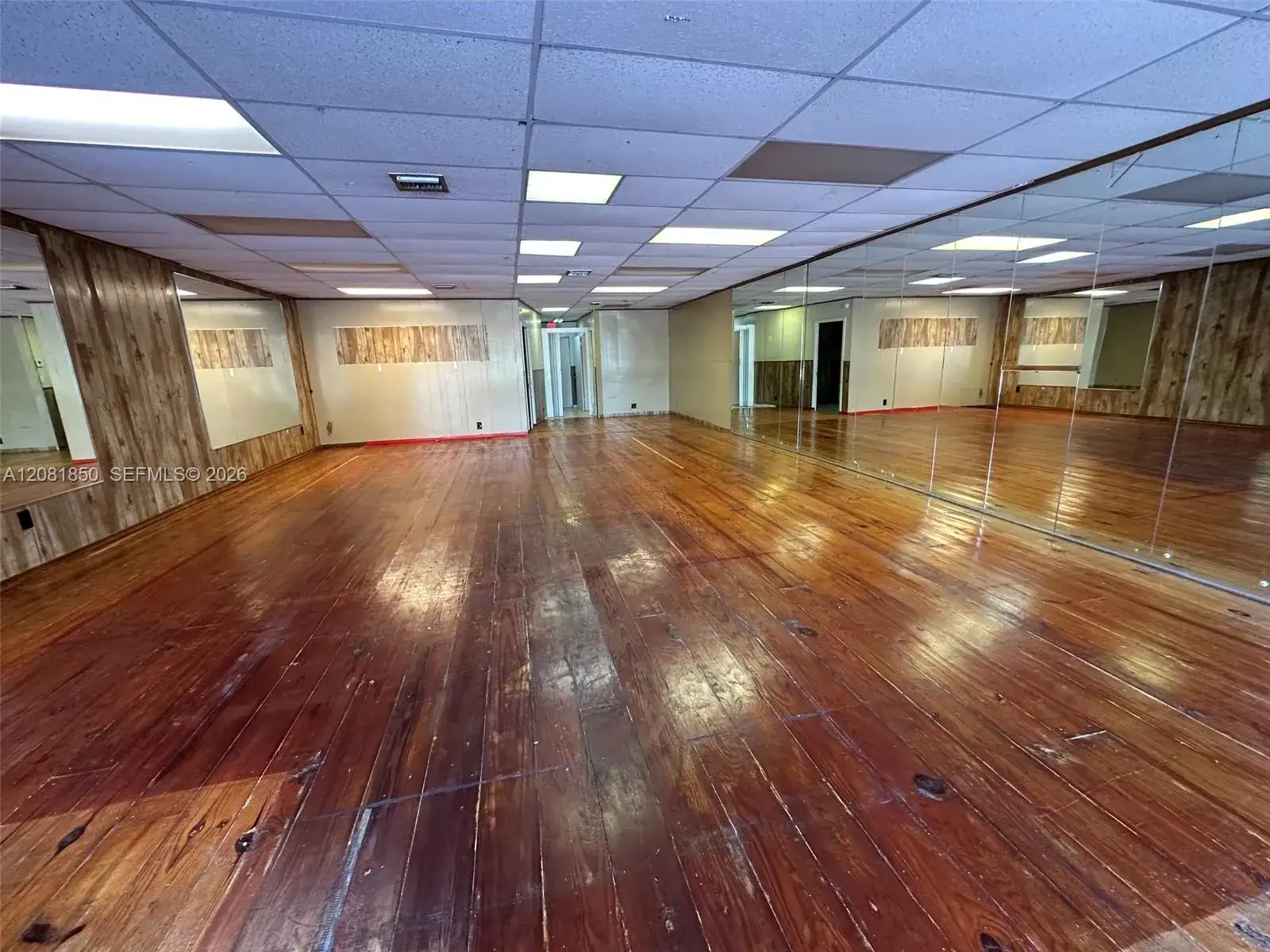 17122 W Dixie Hwy, North Miami Beach FL 33160 photo 3