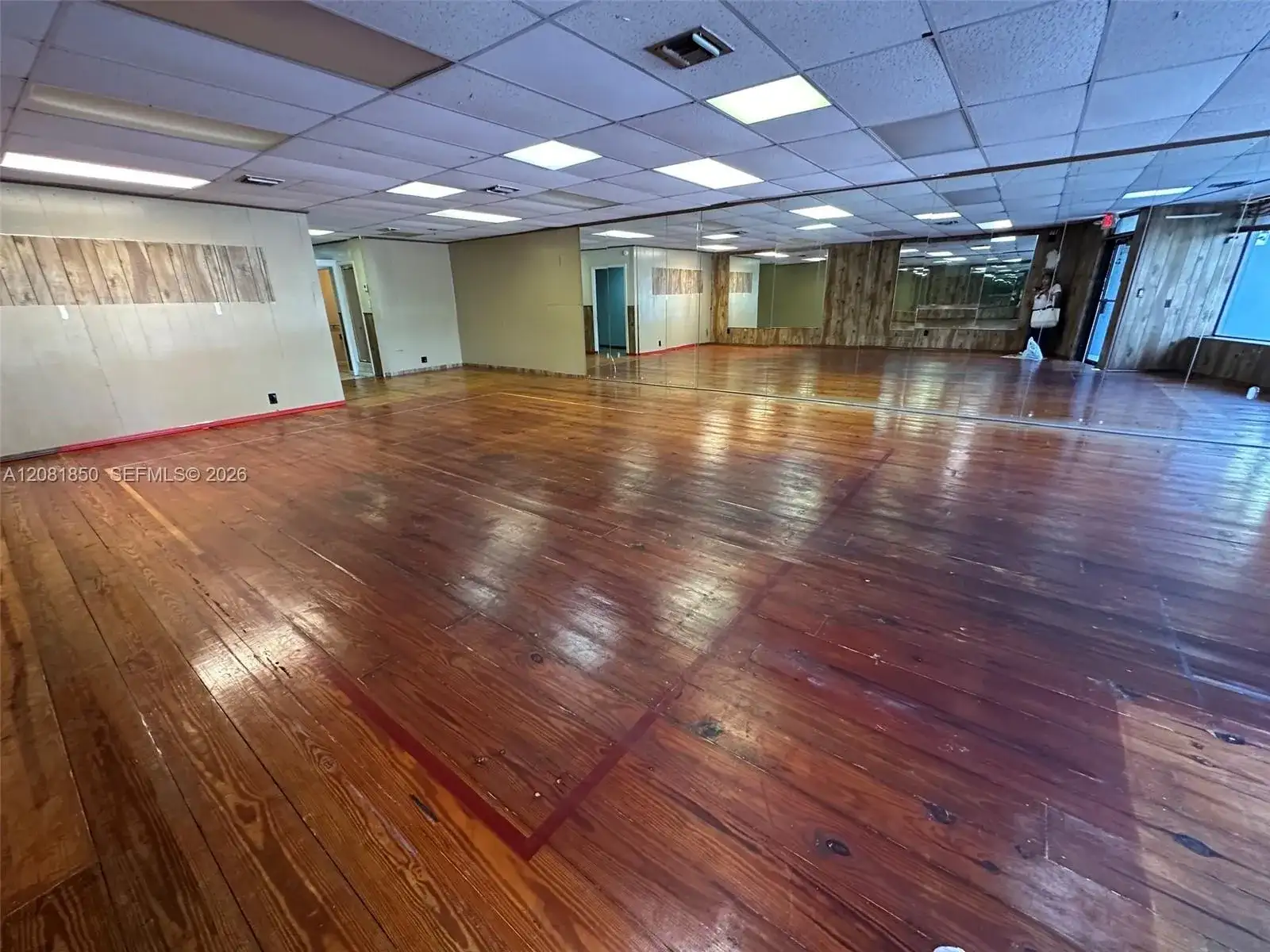 17122 W Dixie Hwy, North Miami Beach FL 33160 photo 4