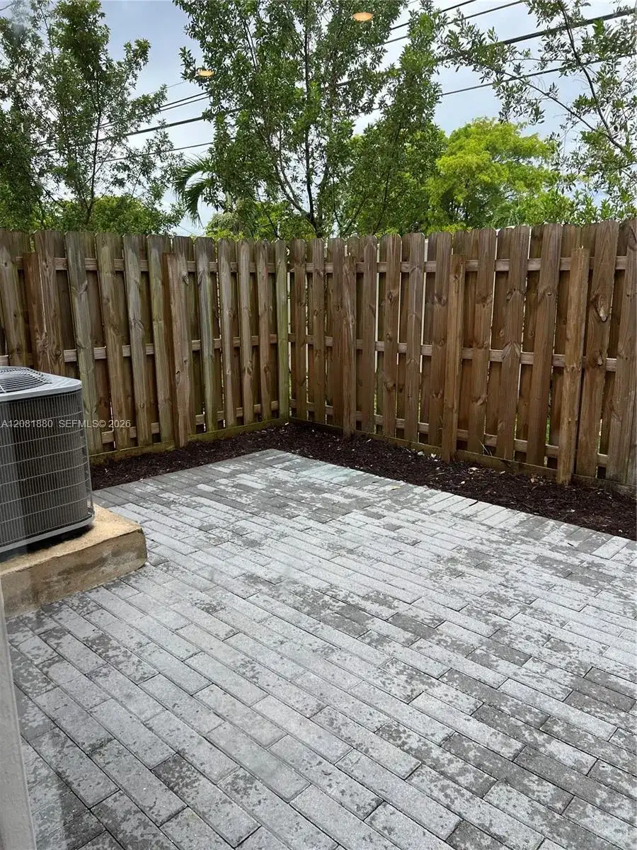 20578 NE 2nd Ct, Miami FL 33179 photo 4