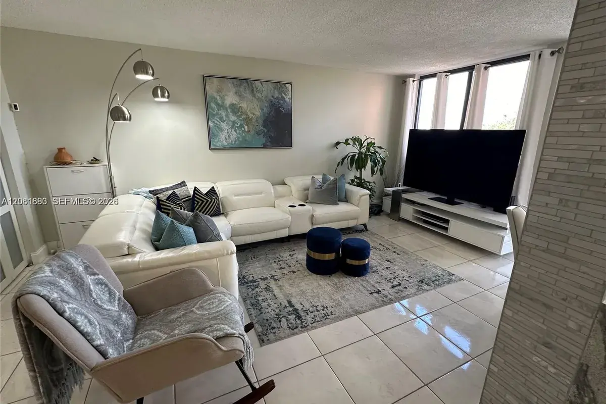 9410 W Flagler St # 410, Miami FL 33174