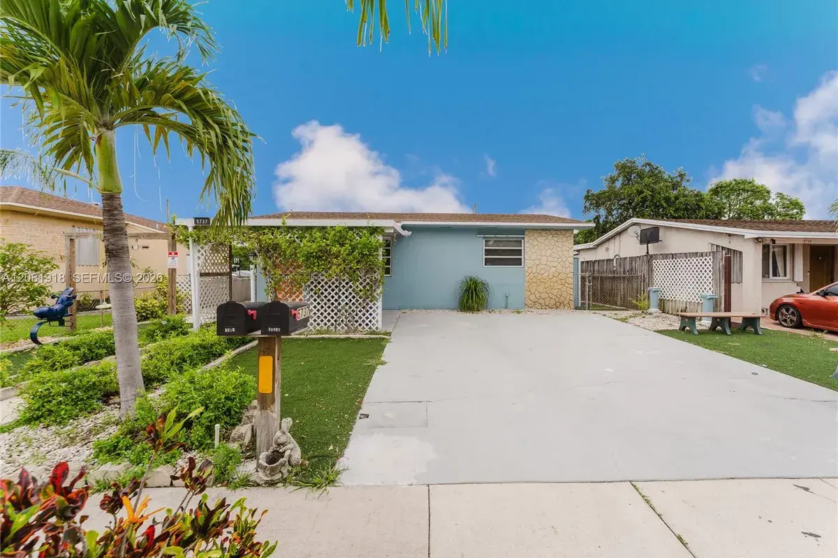 5737 Grant St, Hollywood FL 33021