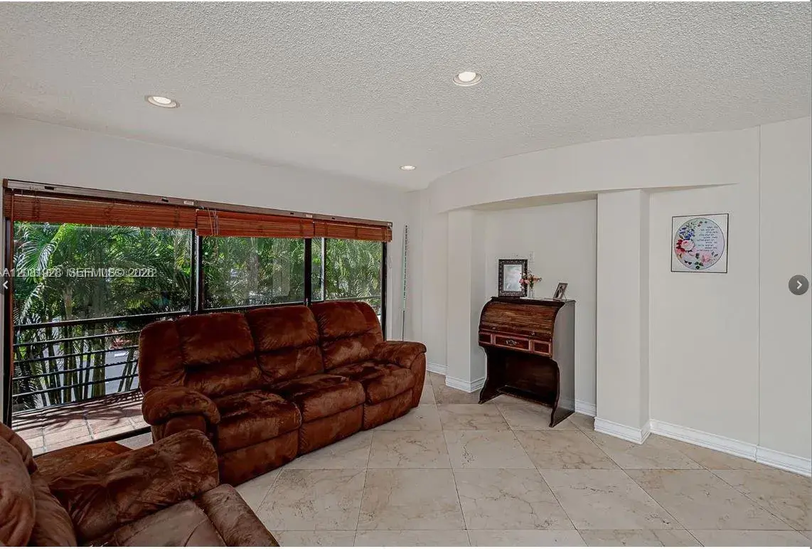 4000 N Hills Dr # 29, Hollywood FL 33021