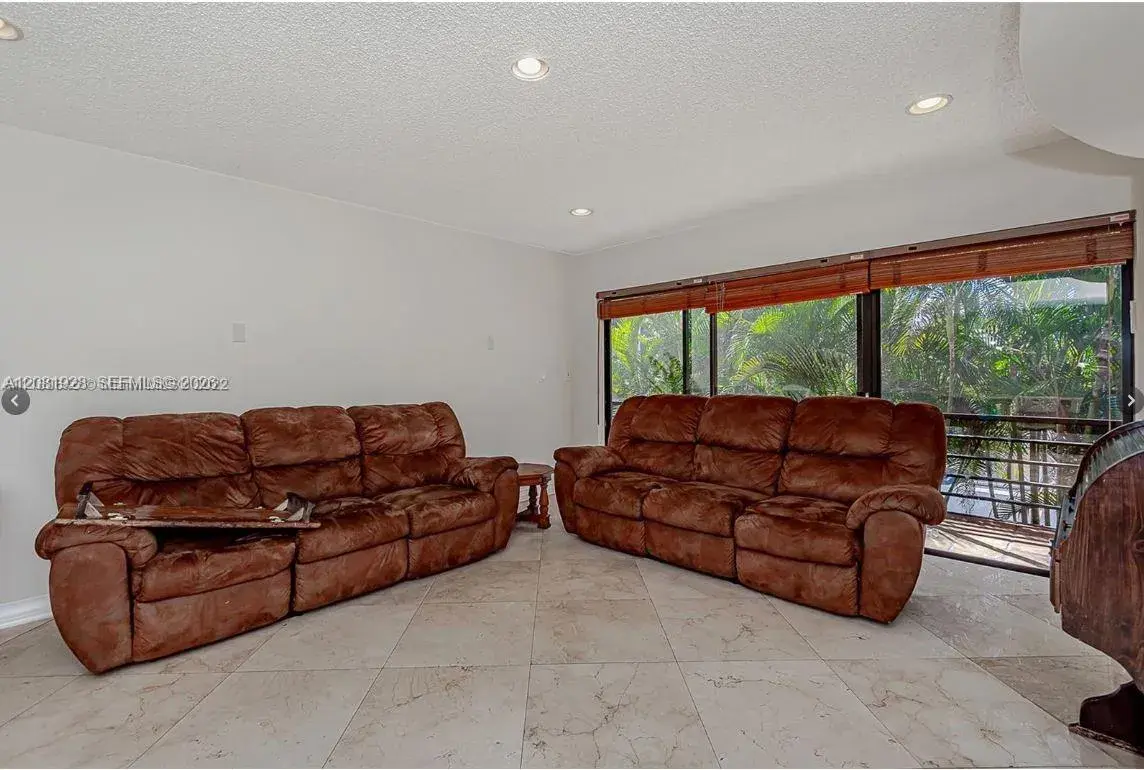 4000 N Hills Dr # 29, Hollywood FL 33021