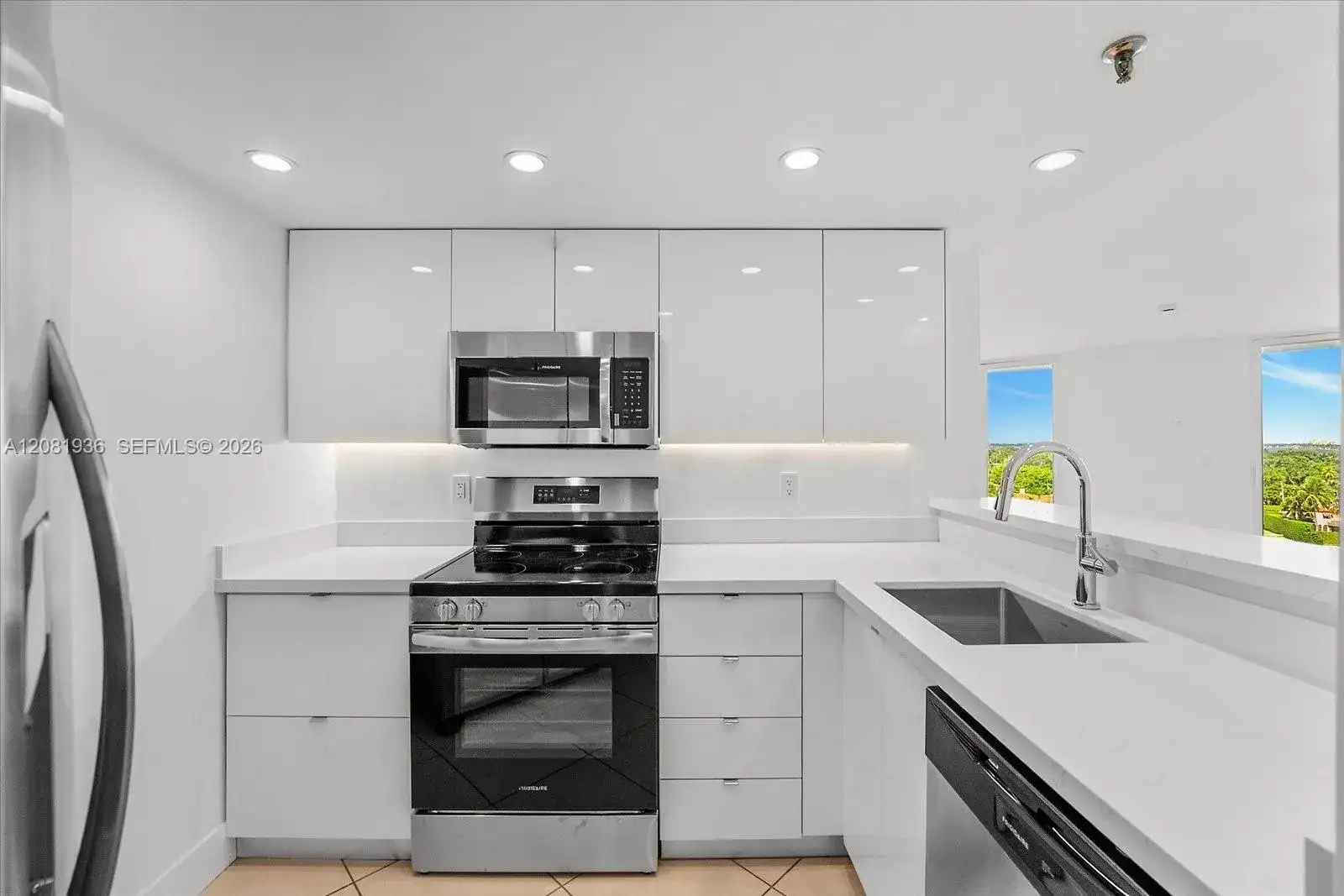 5880 Collins Ave # 1004, Miami Beach FL 33140 photo 3