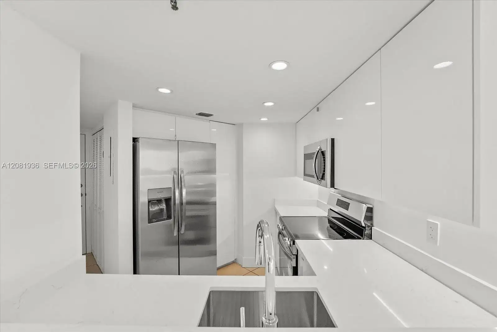 5880 Collins Ave # 1004, Miami Beach FL 33140 photo 4