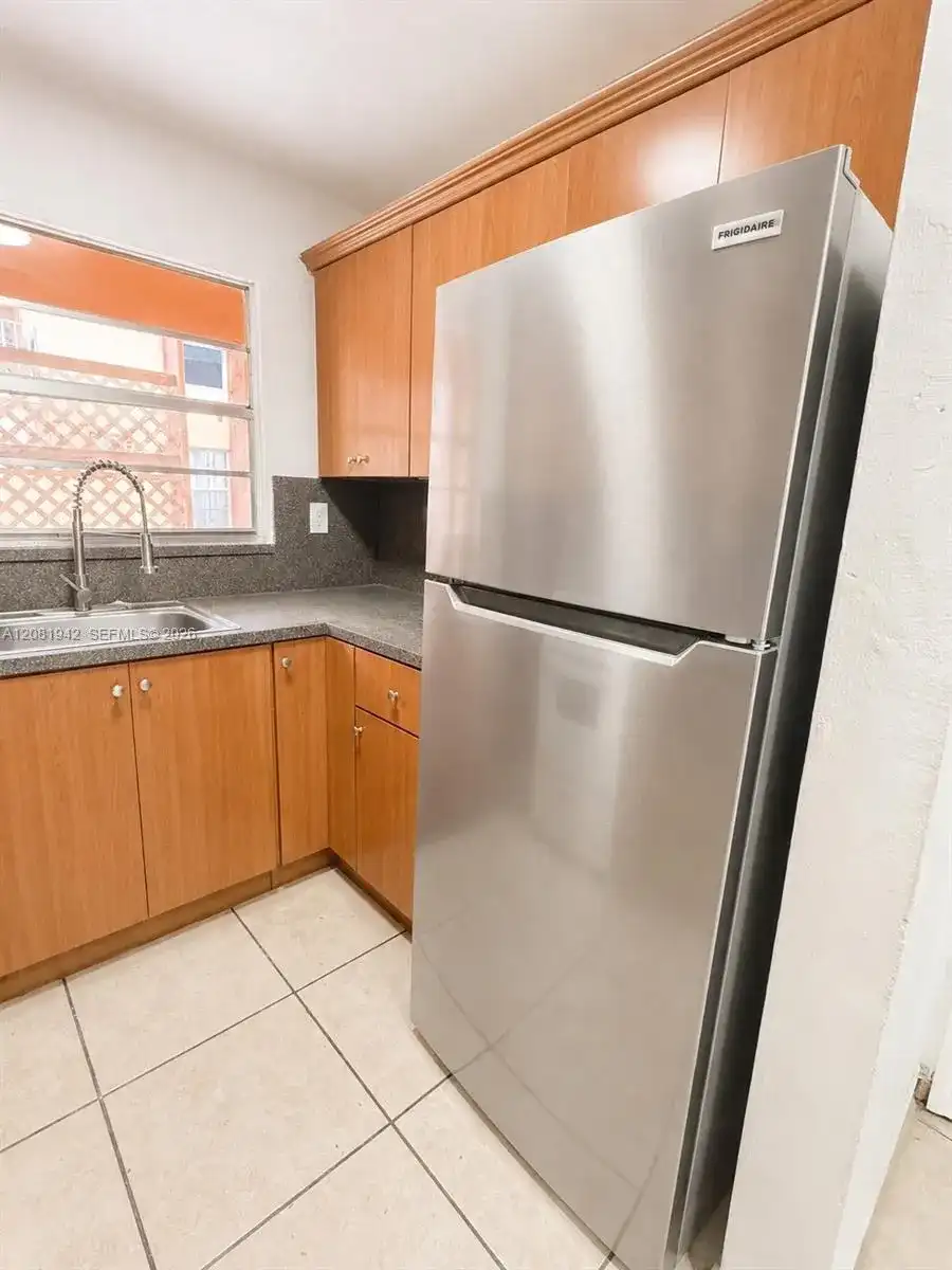 6850 W 14th Ct # B17, Hialeah FL 33014