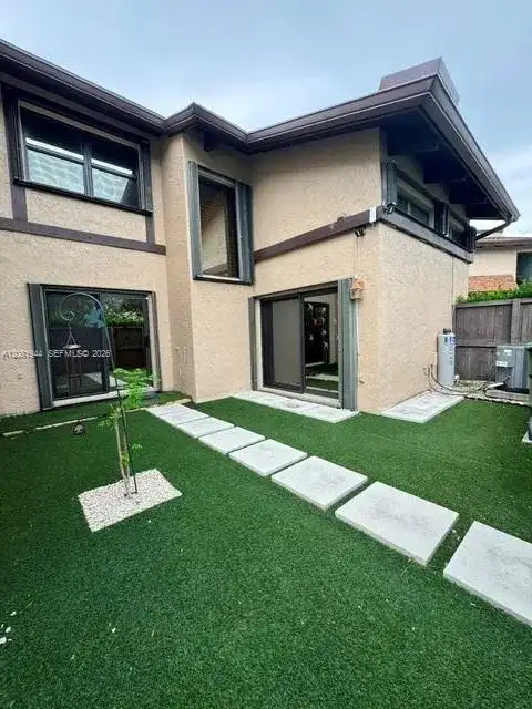 1840 Bayberry Dr, Pembroke Pines FL 33024