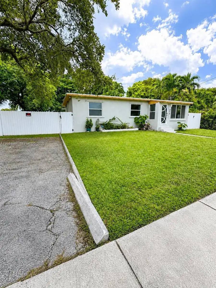 204 SW 7th Ave, Hallandale Beach FL 33009 photo 3