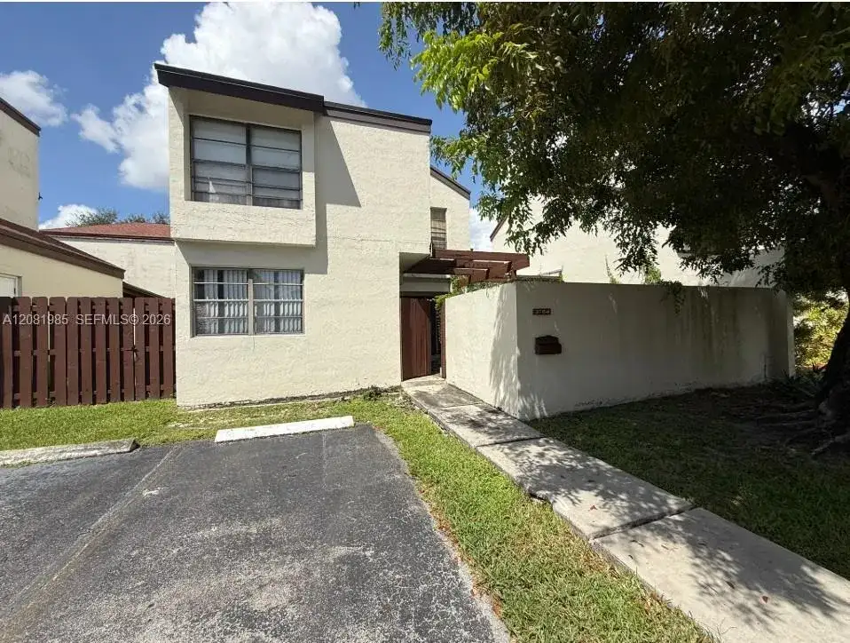 9764 NW 4th Ln # 9764, Miami FL 33172 photo 2