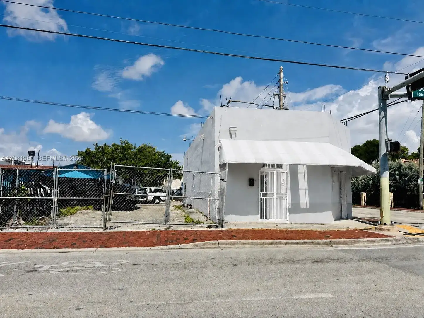 600 SW 17th Ave, Miami FL 33135 photo 2