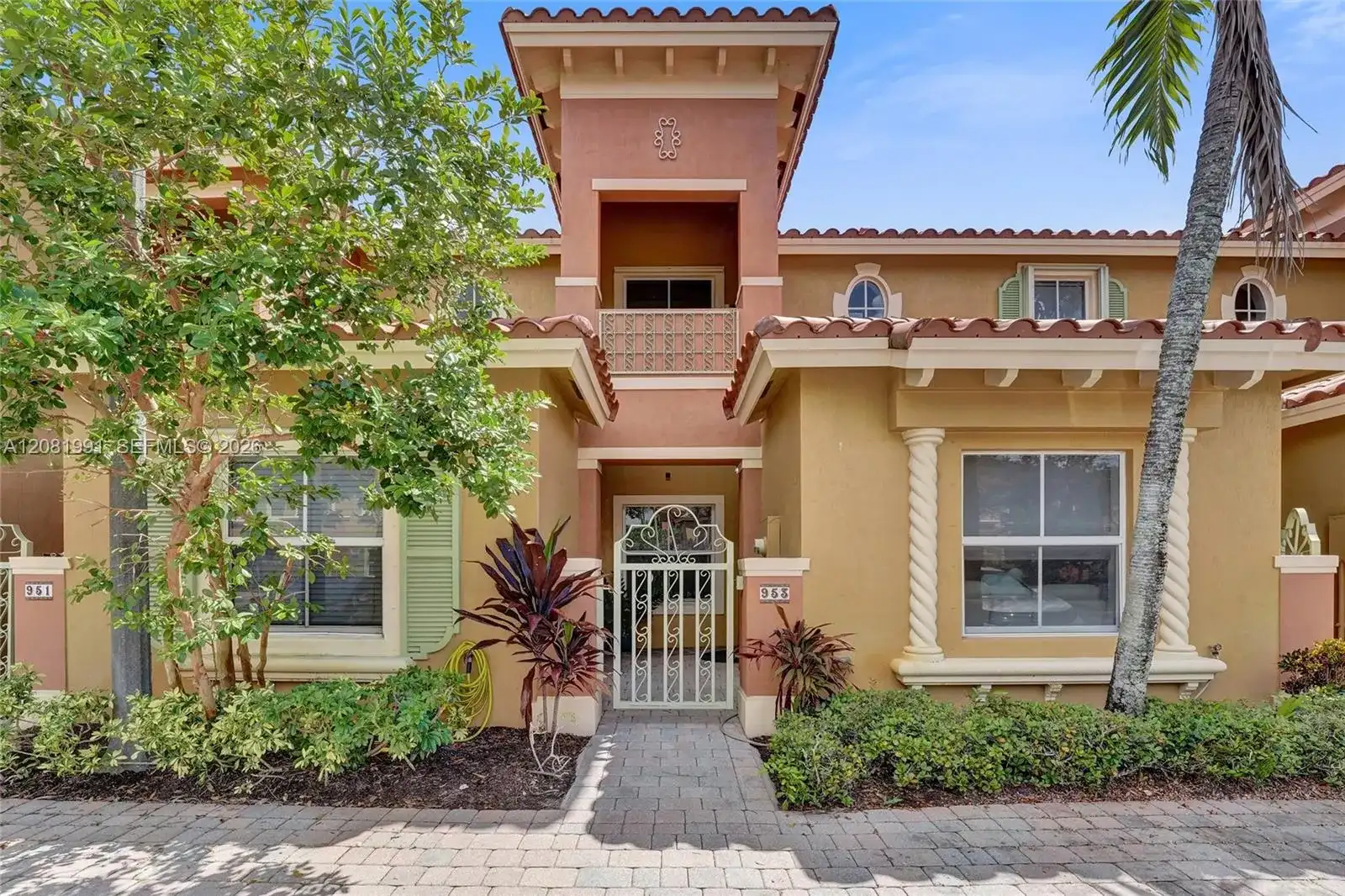 953 SW 143rd Ave, Pembroke Pines FL 33027