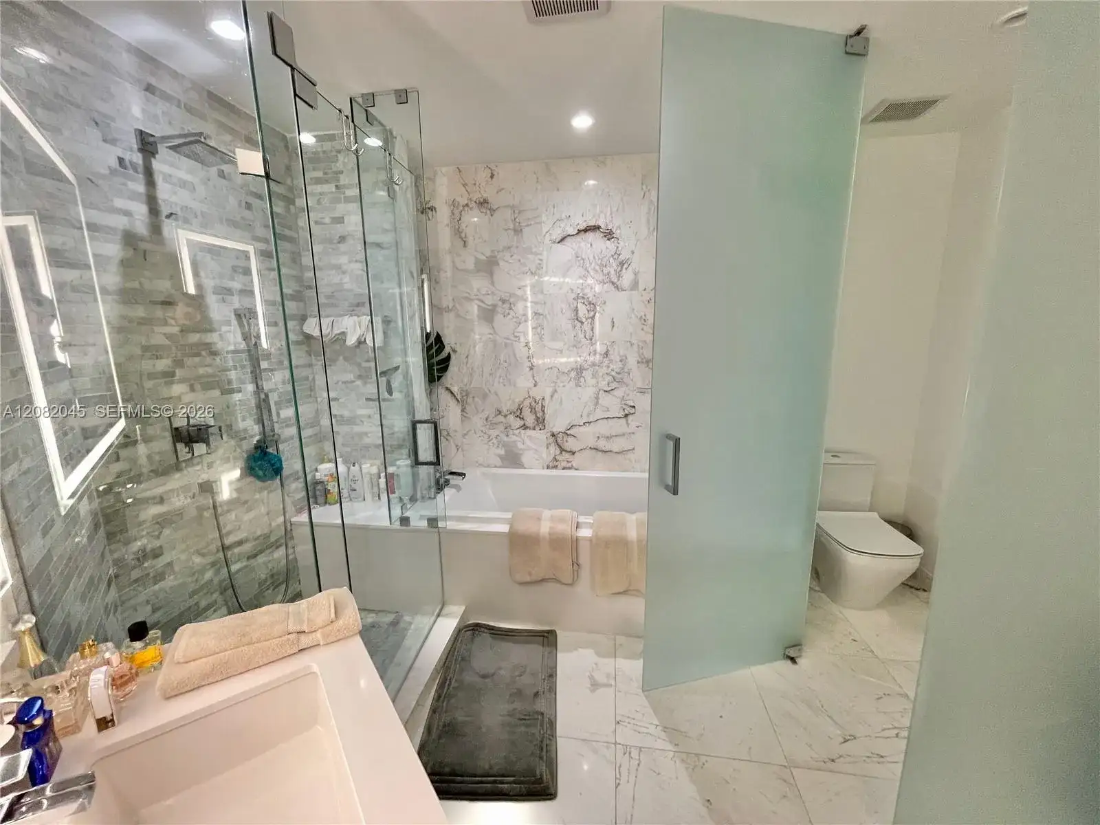 851 NE 1st Ave # 2605, Miami FL 33132 photo 2