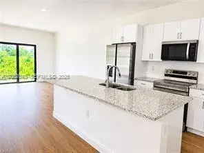 23/25 W 12th ST, Other City - In The State Of Florida FL 33972