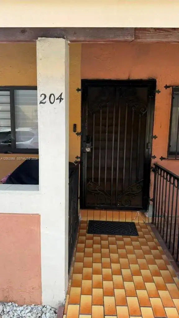 2770 W 61st Pl # 204, Hialeah FL 33016 photo 2