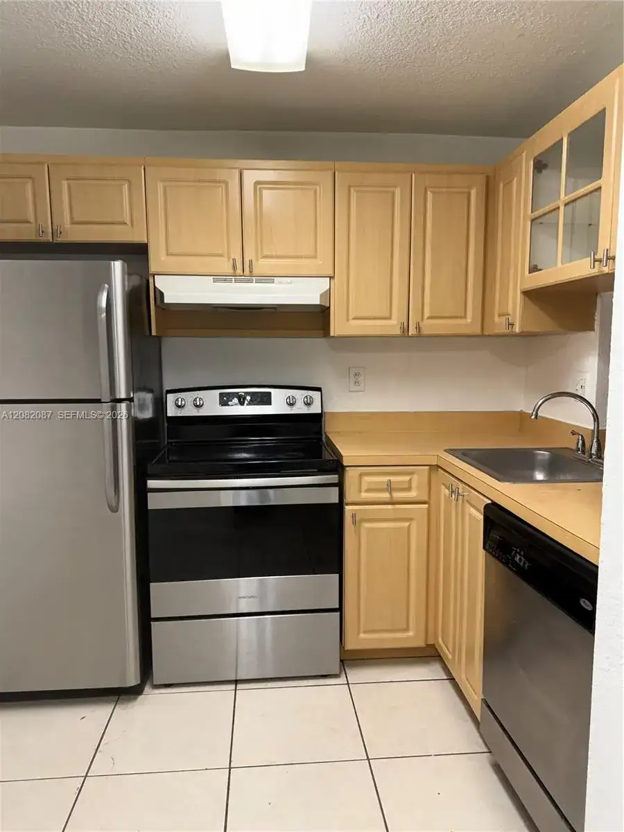 9320 Fontainebleau Blvd # 213, Miami FL 33172 photo 4